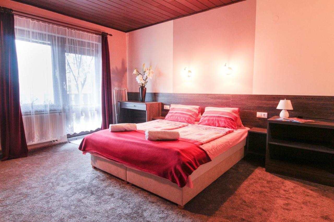 Emi Vendeghaz Hotel Balatonszárszó Екстериор снимка