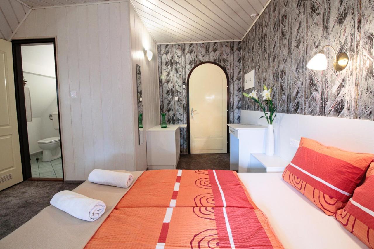Emi Vendeghaz Hotel Balatonszárszó Екстериор снимка