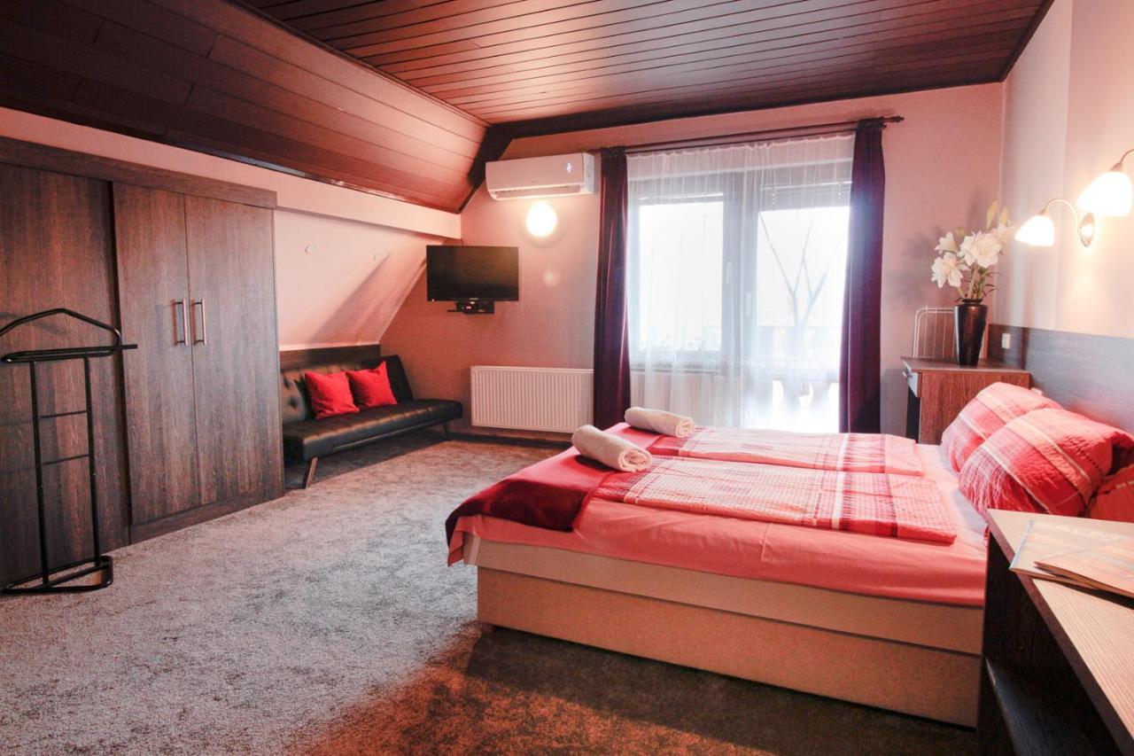 Emi Vendeghaz Hotel Balatonszárszó Екстериор снимка