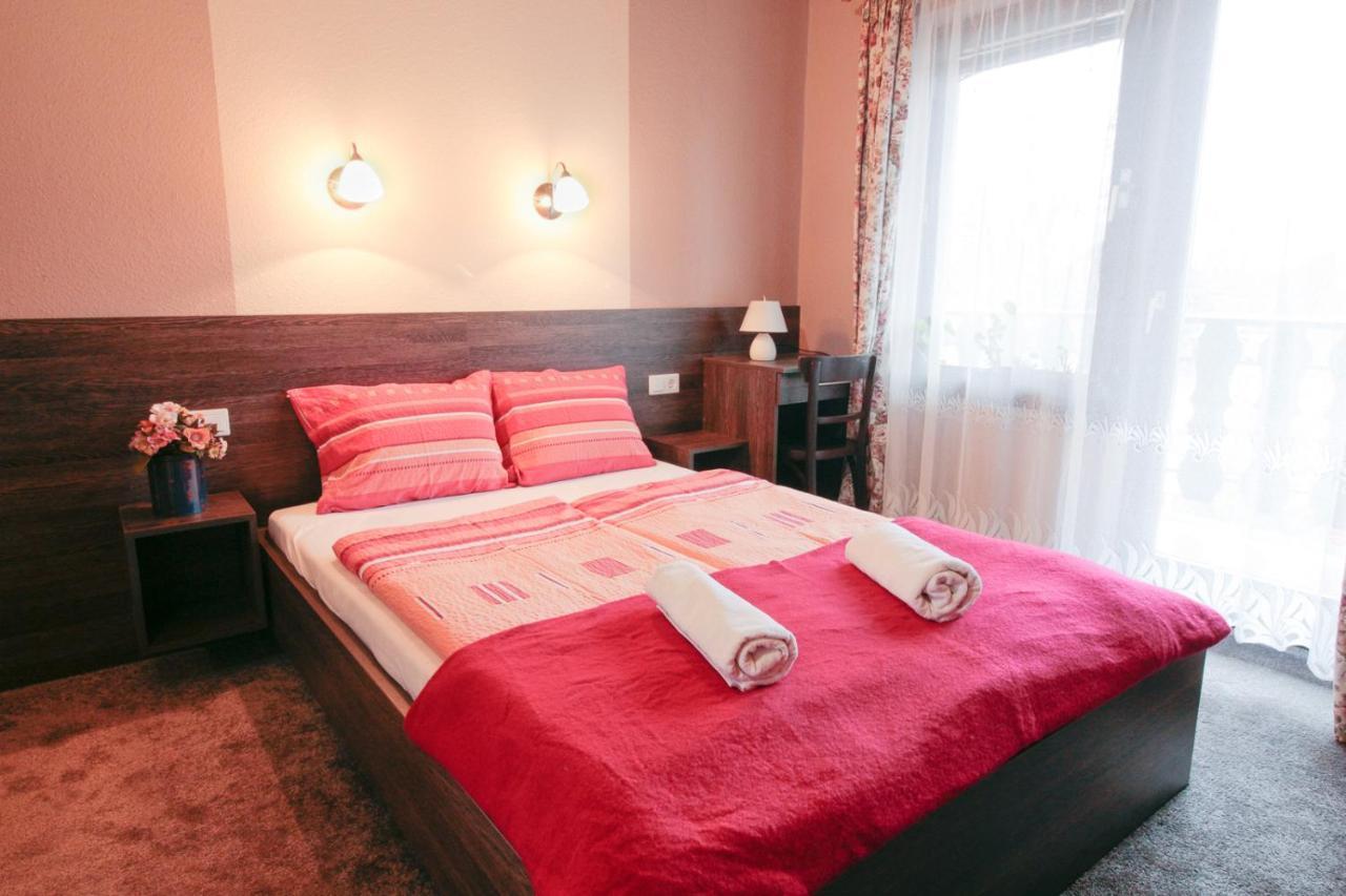 Emi Vendeghaz Hotel Balatonszárszó Екстериор снимка