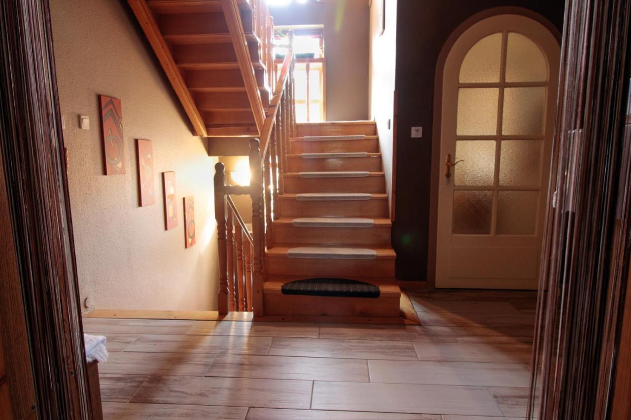 Emi Vendeghaz Hotel Balatonszárszó Екстериор снимка