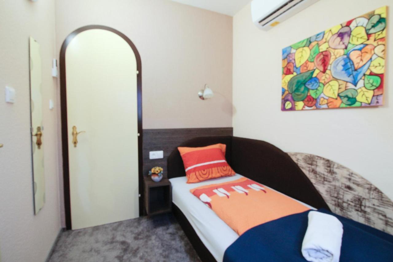 Emi Vendeghaz Hotel Balatonszárszó Екстериор снимка
