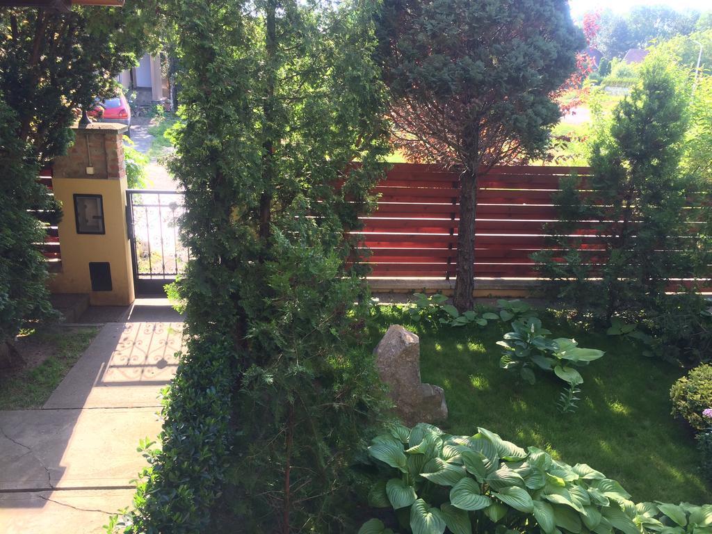 Emi Vendeghaz Hotel Balatonszárszó Екстериор снимка