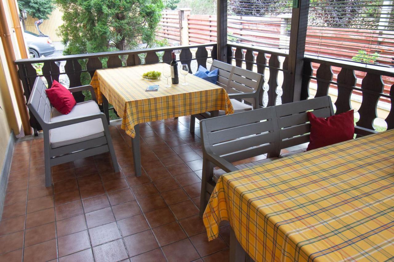 Emi Vendeghaz Hotel Balatonszárszó Екстериор снимка